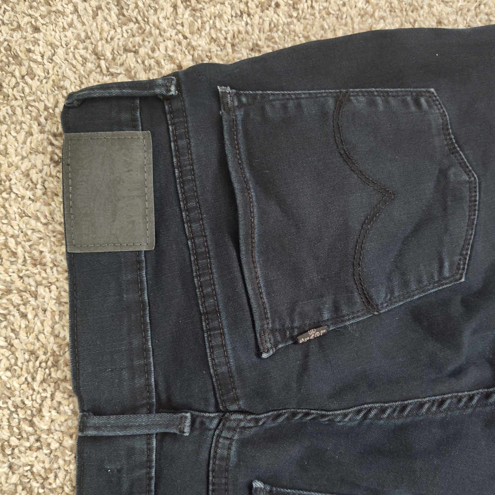 Levi's Black Skinny Jeans with Sleek Design
